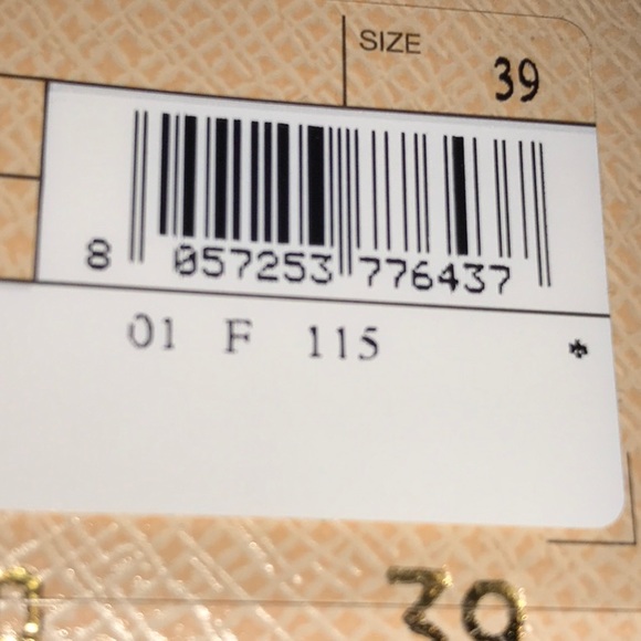 PRADA. Cream Patent leather platform pump - Picture 8 of 8